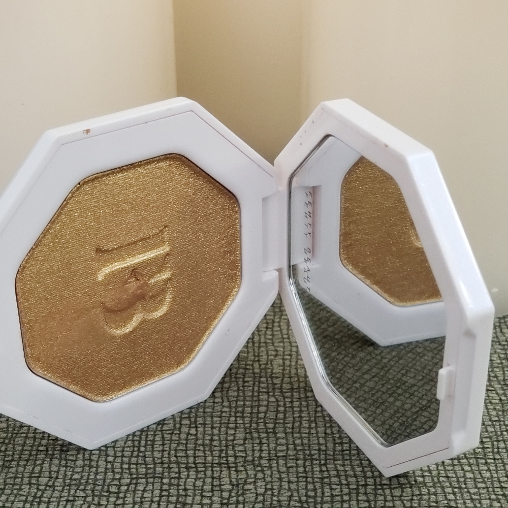 FENTY BEAUTY TROPHY WIFE FREESTYLE HIGHLIGHTER